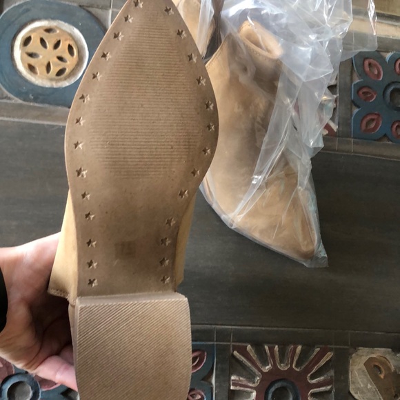 Gorgeous boots - Picture 5 of 8